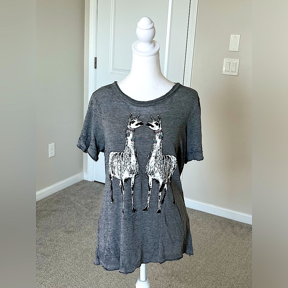 NWOT Chaser Llama to Llama T-shirt Size Medium Color Gray.